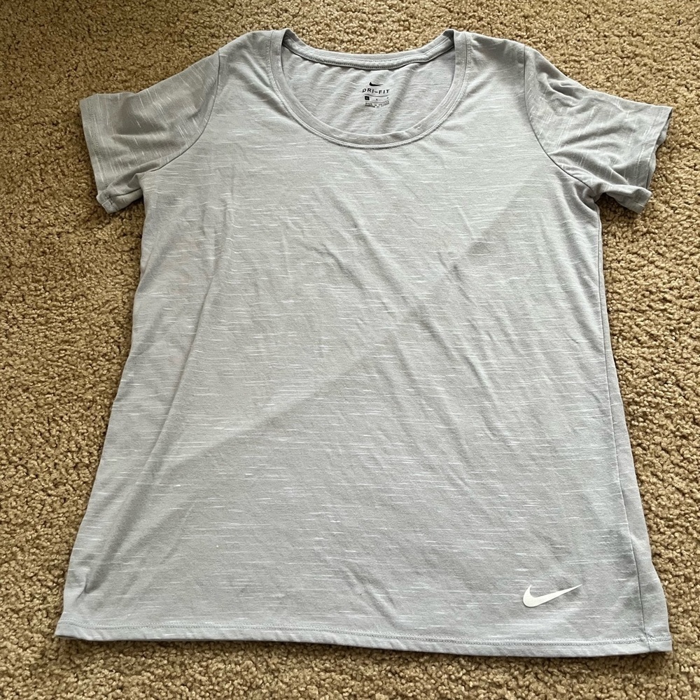 Light gray Nike tee